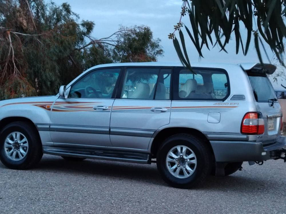 مۆنيكا مۆدێل 2006 بۆ فرۆشتن.
قەپات مواسەفات گێرتۆماتيك سلايد
چوارتایەی تازەم بۆبەستاوە
ناوزەرد جام كارەباى، سەلاجە تەبرید مەرکەزی
تەحويل ئەسلى بەناوی خۆمانەوەیە
بۆياغ عامه جەمپێکی پێشەوەی هەیە لای سەکن
بەس هەیکەلی زۆر جوانە توندوتۆڵە بێ مەسرەفە
گێرو مەكينەو دەبل ئەكسل بەشەرت
***********ڤایبەر وەتس ئەپ
***********لەشاری کۆیەم
142وەرەقەو مەجالێکی کەم كويسينجاك, أربيل
