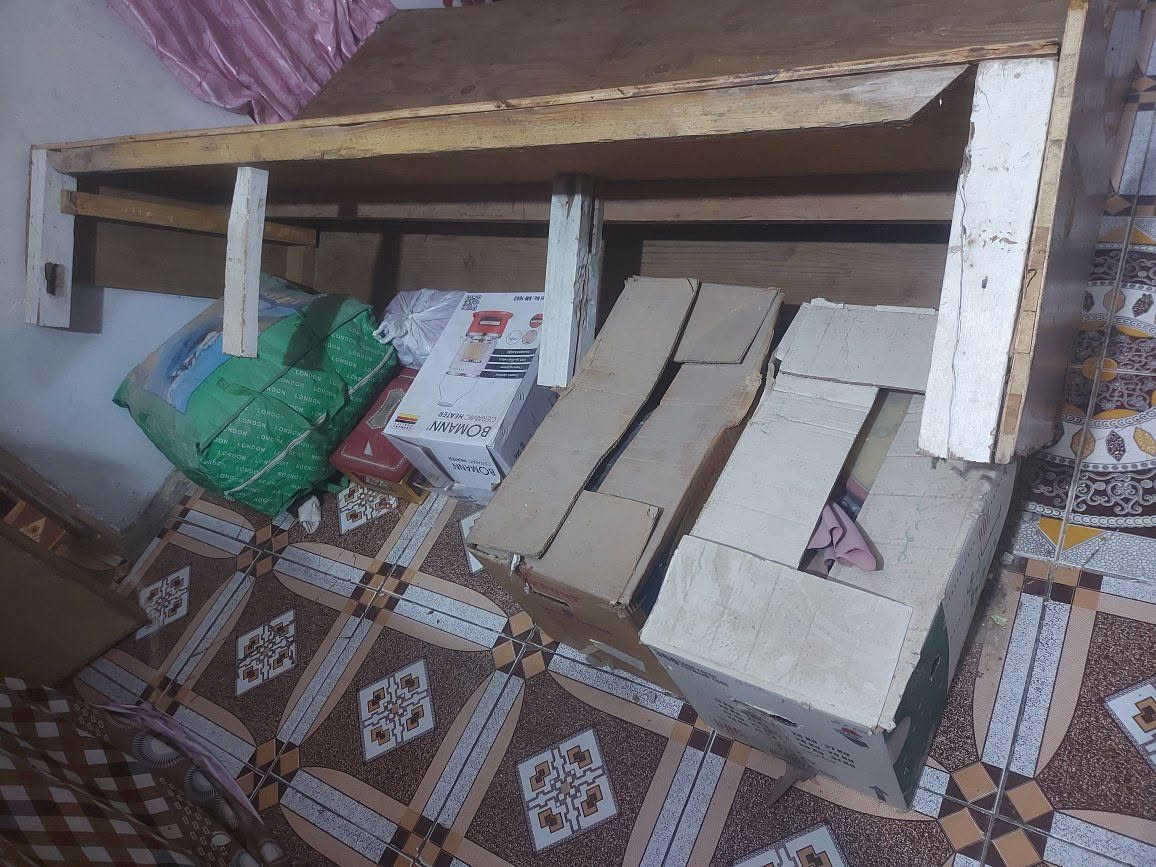 السلام عليكم جربايه مكصوصه قطعتين جانت قطعه وحده وسوهه اثنين للسهوله بالنقل اكو قاطع ثاني الجبيره متصعد سواهه اثنين وصير مخزن سكفه خشب ابلوك وياهه دوشك سعرهه 75 وبيه مجال بسيط مكلف بالنشر اي تفاصيل خاص او يتصل على الرقم *********** الرقم بي وات ساب
