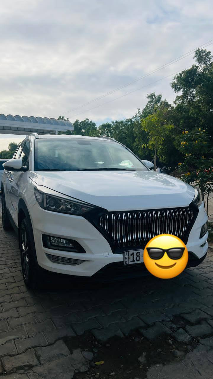 توكسان خليجي موديل 2020 
كوري اصل 
لون ابيض 
فول مواصفات عدا البنوراما
لد نهاري 
بصمة 
تشغيل عن بعد 
اشاير بالمري والمري شفط 
حساسات خلفيه 
كاميرا اماميه اصل وخلفيه 
كشنات جلد بيجي 
تحكم ستيرن 
تبريد قطعتين 
٣ مودات سياقة 
ماشيه ٦٢  الف وقابله للزيادة
رقم بابل الدولي الجديد
سنوية مجددة لسنة ٢٠٢٧ 
مكفولة ما عدا شبر بارد اسفل الباب خلف الصدر  وسونارها موجود
السيارة جاهزة من كلشي وانظف واحلى من الصور ..

رقم صاحب سيارة ***********
