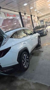 توسان خليجي موديل 2024 رقم بغداد  ماشية 23 السياره جديده  بيها بس ذني ...