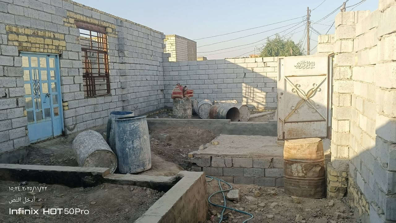 سلام عليكم هيكل زراعي  حي الفرات خلف محطه توزيع الكهرباء شارع السياحي مال السنيه مساحه 200م واصل للعكاده مشيدات بي غرفتين وصاله وملحقاتهن مسيج وكامل تفاصيل اكثر اتصال ع الرقم ***********
