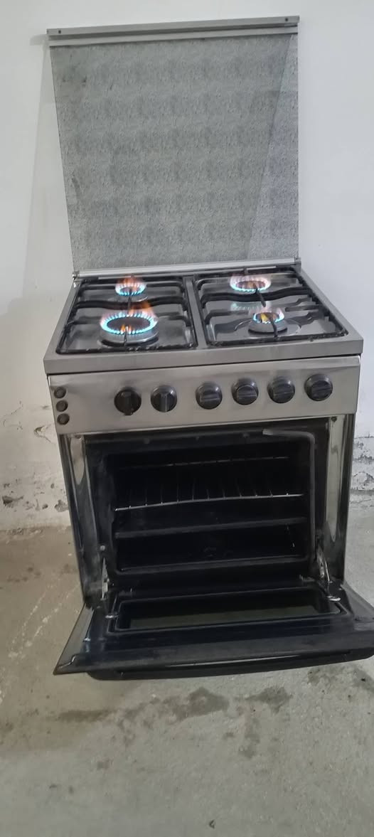 السلام عليكم ورحمة الله وبركاته طباخ للبيع اربع عيون مصري شغال فرن وعيون للاستفسار خاص او اتصال على هذا الرقم ***********
