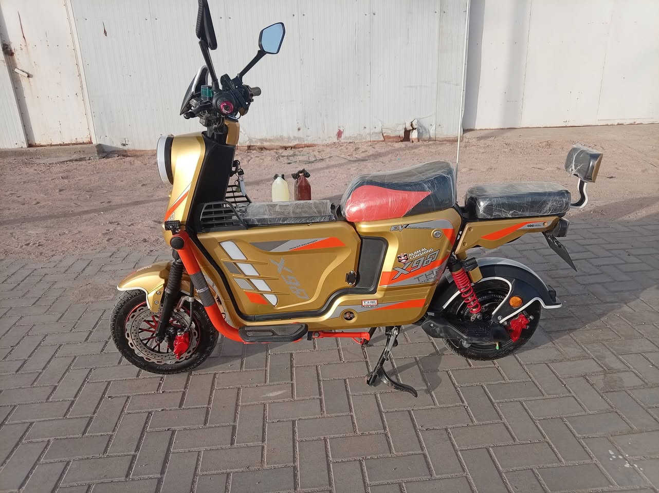السلام عليكم X900 للبيع دراجه نضيفه سرعتهه 120 ماشيه 162 سعر  600 وبيهه مجال الرقم ***********
