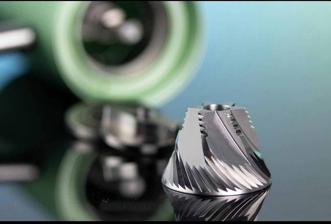 إعلان بيع: مطحنة تايمور C3s Pro (جديدة لوّك)
للبيع مطحنة Timemore C3s Pro - لون أخضر زيتي مميز ☕️

المطحنة جديدة باكيج (لوّك)، مو مستخدمة نهائياً، أصلية 100% وبالكرتونة مالتها.

• الموديل: C3s Pro (النسخة المطورة، اليد مالتها تنطوي - Folding Handle).

• اللون: أخضر (Olive Green) لون كلش فخم ومميز.

• الأداء: ترس S2C ستانلس ستيل، تعطيك طحنة احترافية ومتناسقة جداً.

• الاستخدام: تشتغل للإسبريسو (Espresso) بكل كفاءة، وللتقطير (V60) والفرنش برس.

• الصناعة: جسم معدني بالكامل، متينة وتتحمل شغل ثقيل.

السعر: 80 ألف دينار .

✅ يوجد توصيل لكافة محافظات العراق


**إذا كنت صاحب هذا الإعلان وتريد حذفه لأي سبب، رجاءا أرسل رسالة إلى الدعم الفني**