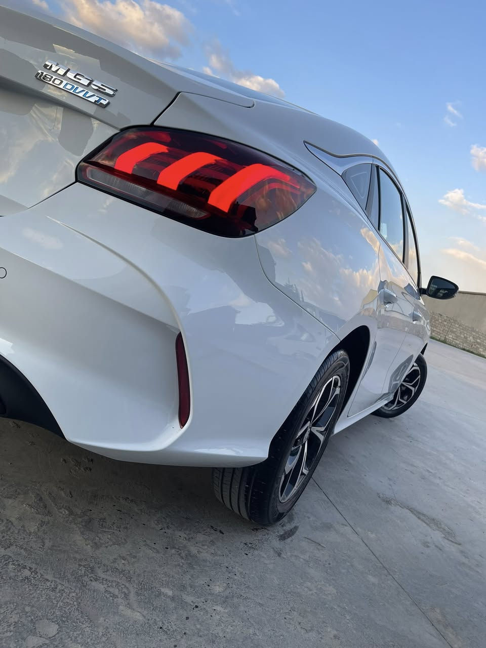 ئيمجي جيتي موديل ٢٠٢٥ گير عادي ته نها ١٣ هه زار روشتوه بوياخ ته نك ساردو بوياخي نيه شاشه و كاميرا تحديد سرعه بصمه دوو بصمه ي بيلاد ته نها دوو روني گوردراوه له موتل نرخي ١٠٠ گه لاو كه ميك معامه له
ژ.م ***********
