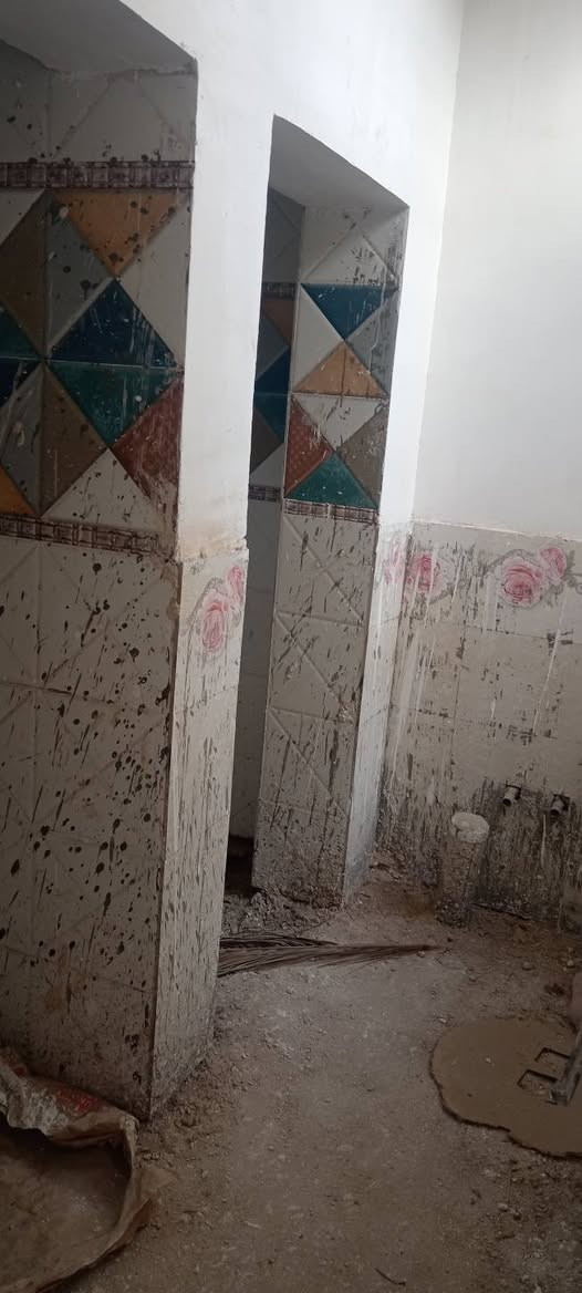 بيت مساحه 150 متر للبيع
الموقع كربلاء شارع الحافظ 

واجهيه 9 ونزال 17 يحتوي علئ درج خارجي وحمامات داخليه وخارجيه وغرفه استقبال وغرفه نوم وهول ومطبخ وطارمه 

مجهز من الكهرباء والماء
  متوفر خط مولد ذهبي قريب

البيت يحتاج بعض النقوصات البسيطه 
السعر 75 مليون

*********** للاتصال او الاستفسار + متاح وتساب
