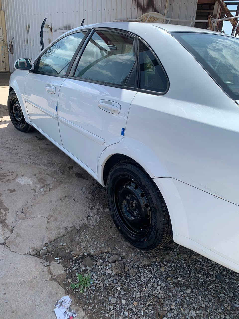 السلام عليكم من رخصت صاحب الكروب عندي هذه السياره اوبترا موديل 2013 رقم سليمانيه رقم نكليزي بسمي تريد تحويل تريد وكاله سعرها 90ورقه وبيها مجال سياره جاهزه من كلشي بس بيه صبغ چاملغ الايسر الخلفي  هذه رقمي للشراي ***********
