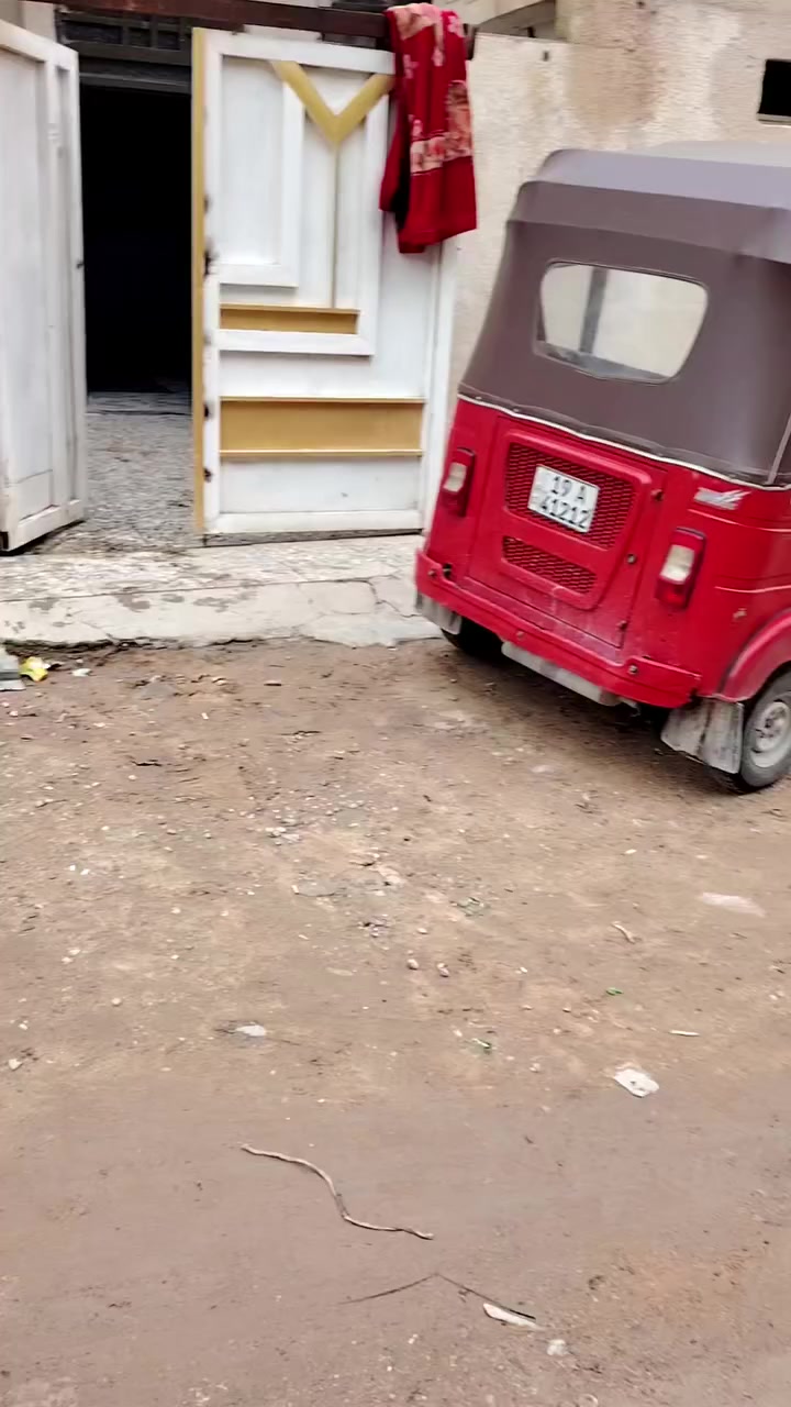 سلام عليكم عندي بيت للبيع تطلوعه يتكفل البائع بل كفيل والمداور كلشي بس مشتري يبصم فقط بيت جاهز مابي اي نقص المساحه ١٠٠ متر بناء بلوك طابق اونص ٥في٢٠ بيت نظيف جاهز من سيراميك او كاشي بي غرفه صاله استقبال مطبخ مع صحيات داخليه او طابق الثاني بي غرفه او صاله سعر تطلوعه ٤٠ مع مجال عنوان كربلاء حي أمن داخلي شارع طارق خيكاني قرب اسواق برتقاله قرب شارع عام ابصف الركن موقع جدا راقي مكتب بركات ام البنين استفسار على رقم *********** /*********** أرقام بيهن وتساب
