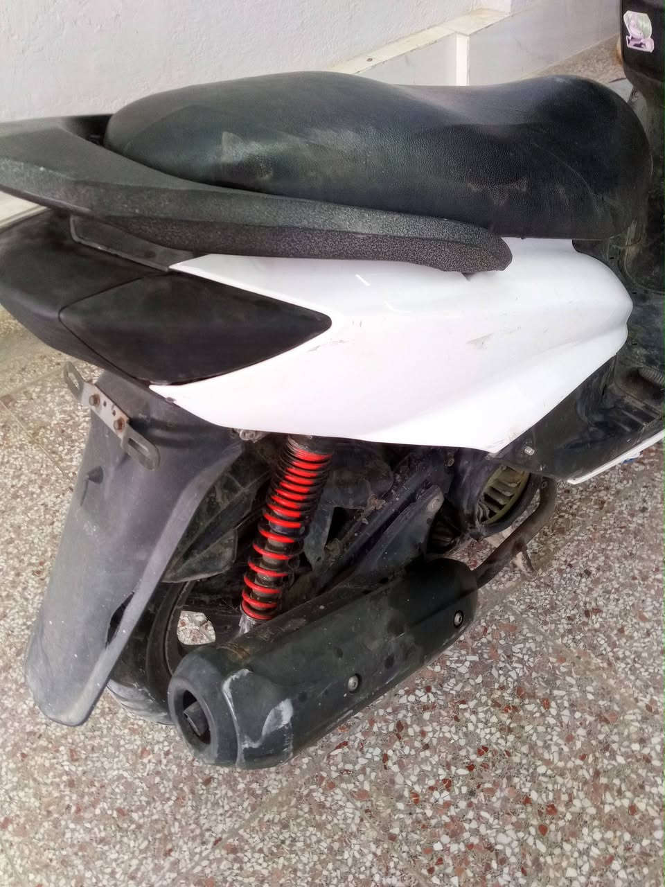 سكنس نثيه للبيع او امراوس بماكس وانطي فرق
الدراجه ما بيها نواقص بس طلعت بيها مسافه 
وطفت ما ادري شبيها 
ابيع كوم حديد 
السعر 350وبيها مجال
***********
بغداد البلديات
