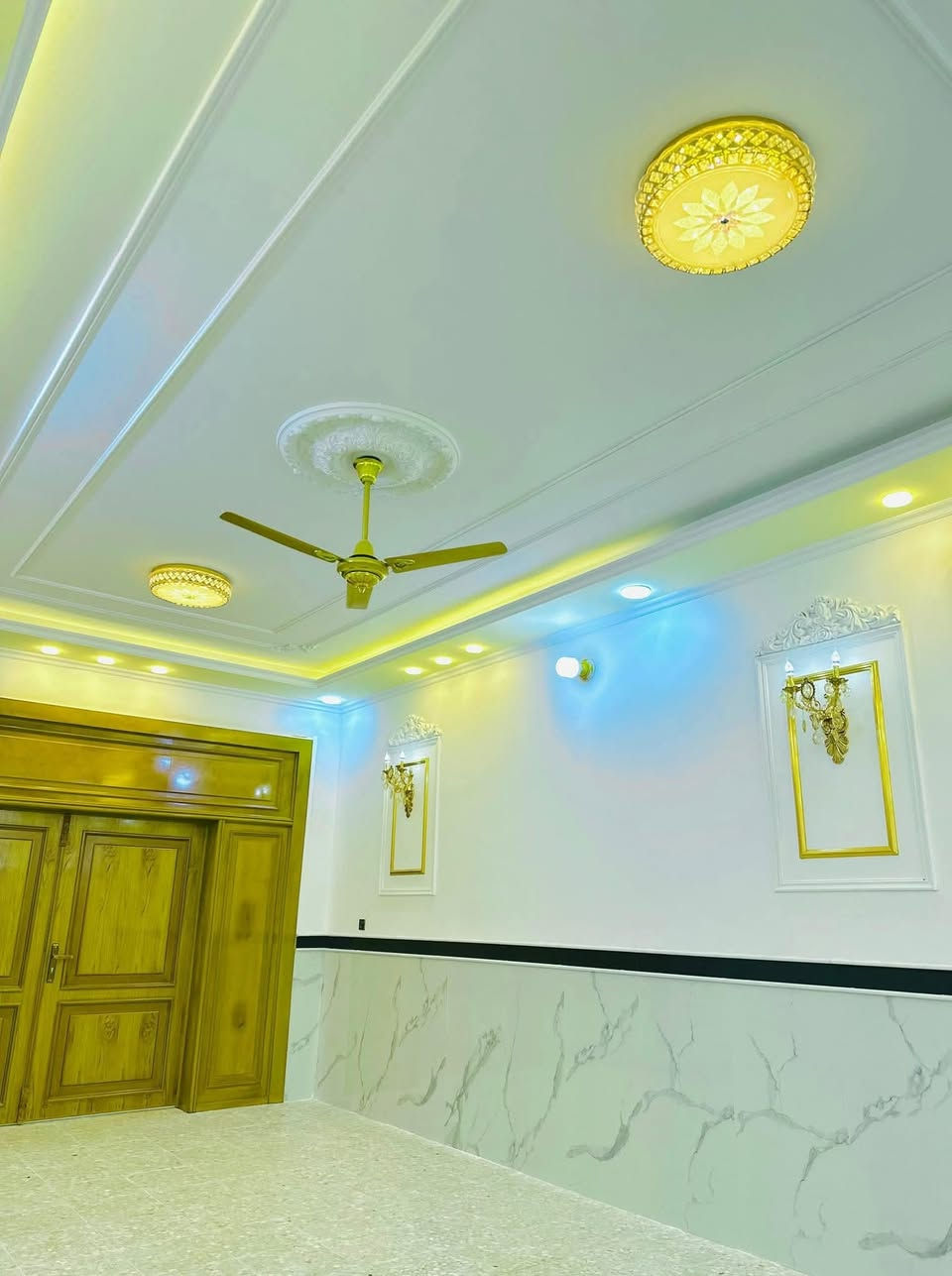 يا الله  بيت  اللبيع 
النجف الاشرف
حي النداء
مغابل مول بغداد 
 شارع مجمع بيتي
عامود 54
منطقة   56  الف
المساحه  200  متر 🏡
شارع البيت   10 متر🛣
مفتوحه علا شارع المجمعات  🛣 البيت 
طابقين كامل مفتاح
البيت غرفه وصاله ومطبخ وستغبال وصحيات داخليه وخارجيه  الطابق الثاني  3 غرف وصاله وصحيات 
البيت ساس وسكف صب مركزي طابوك نهروان حداديه تفصال 
سراميك لوح  120 
سقوف جمس  سعر  البيت   نتصل  📲
ابو حسن 
***********
يوجد واتساب
