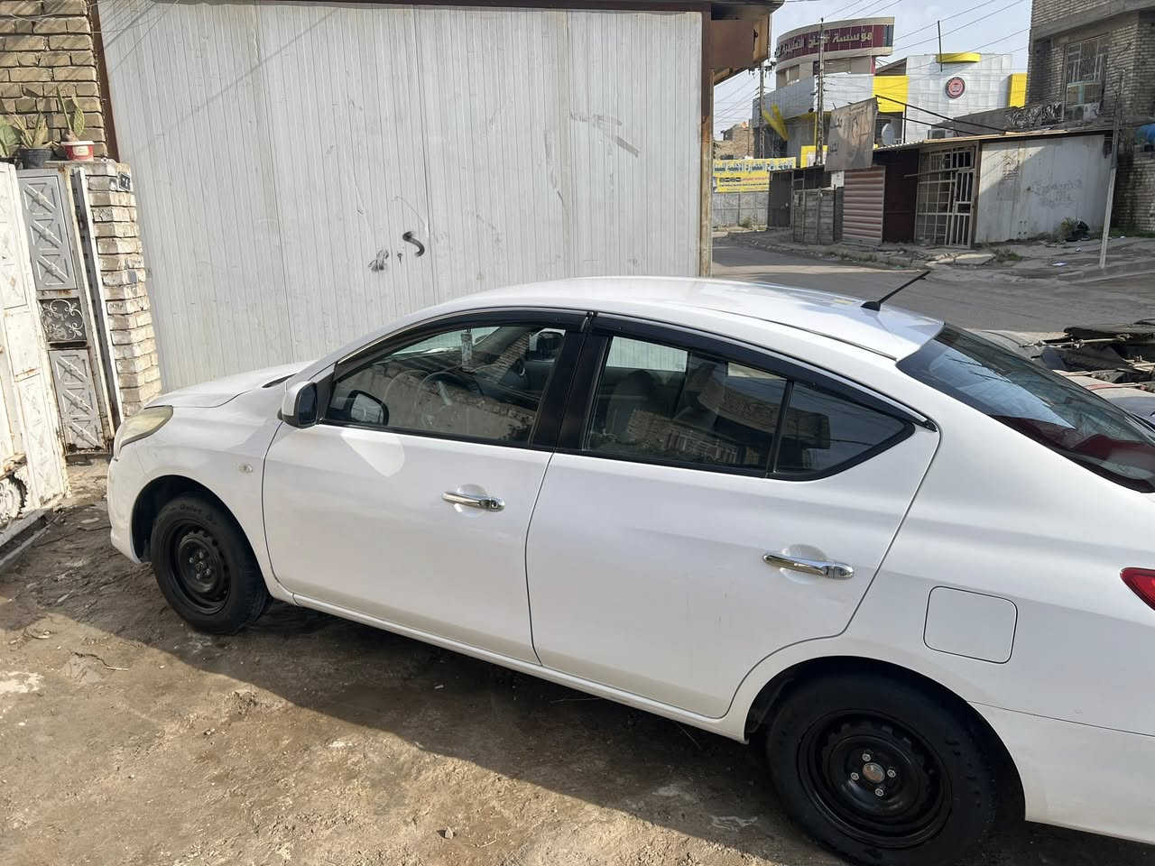 سياره نسان هندي موديل 2020 رقم أربيل عندي وكاله عامه  صفحه مصبوغه اثر شوط وبيه جاملاغ كدام محرك كير تبريد تخم تاير سياره حلو بغداد رقم ***********
