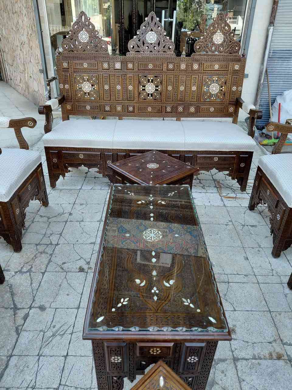 عرض خاص طقم عرابي صدف ثلاثية و 6 كراسي و طقم طاولات عدد3 واحد كبير و 2 صغيره صدف سنان بحري و حفر يدوي خشب جوز و بسعر مغري التواصل على الرقم و يواجد توصيل و شحن عام و موديلات تانية موجودين في دمشق 00963938435361


**إذا كنت صاحب هذا الإعلان وتريد حذفه لأي سبب، رجاءا أرسل رسالة إلى الدعم الفني**