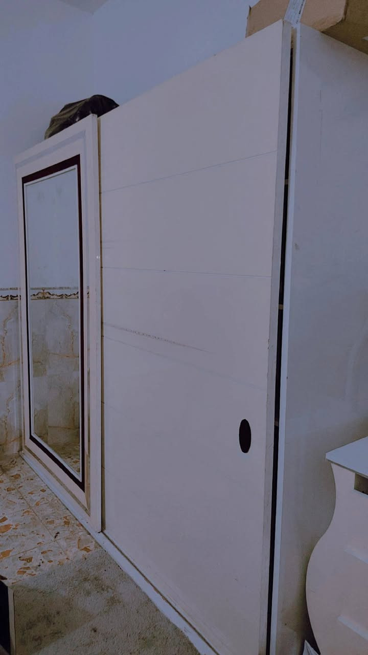 غرفه نوم تركي بيع مستعجل كلشش 7 قطع التخت حديد تزكام ميز بلازمه كنتور بي تقطيعات كلش هواي وخدمي سعر 175 رقم تلفون ***********
