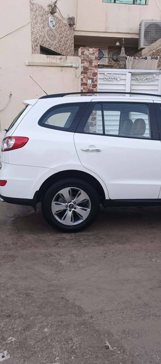 سلام عليكم للبيع سنتافي موديل 2012 مكفولة كفاله عامه من الصبغ والبارد سياره جديده لوك بمعنى الكلمه وحلى من الصور مواصفات 7 راكب 3 قطع تبريد اناره ترحيب ويل كروم شاشه اشاير بلمري يده ستيل فول داخل بيجي دواخلها جديده السياره محرك سته سلندر 3500   كير عل شركه حدايده جديده تخم تاير سياره على ايد واحد من الشركه لحد الآن رقم بابل تحويل مباشر السعر 150 وبيها مجال للشراي مكاني بابل القاسم ***********.  ***********.
