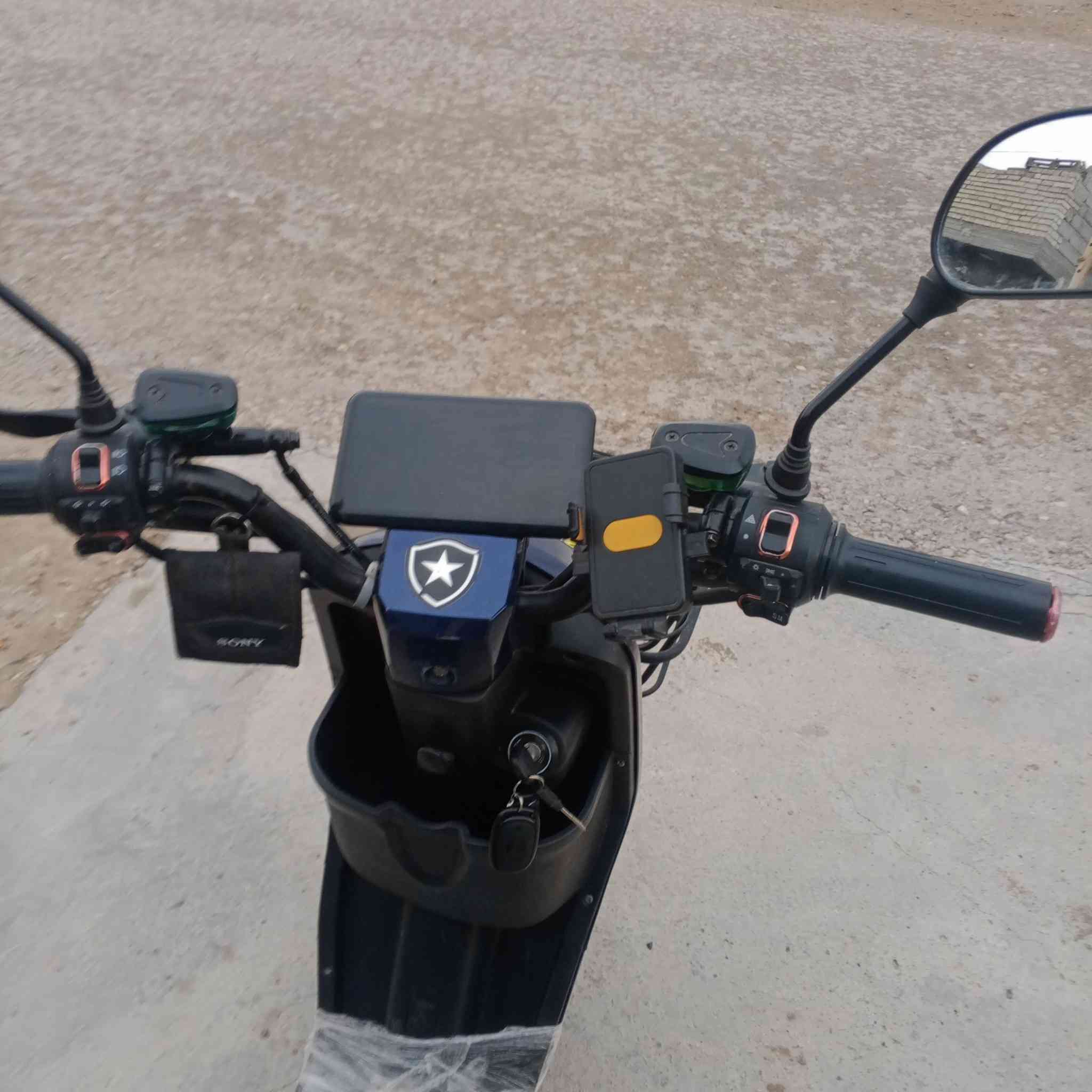 سلام عليكم دراجة شحن للبيع R9 مكلف بلنشر دراجة خير من الله نقص فقط يدة بريك منفذ شحن  جهازك 5 بطاريات جدد الإستفسار اكثر لاتصال عل رقم *********** مكان بغداد جسر ديالى السعر 425 وبيها مجال
