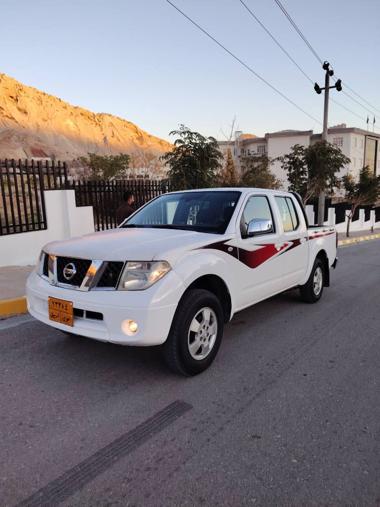 نیسان ناڤارا 2013پارچە ڕەش لەسەر ساقی ڕەقەم هەولێر بەسەر چووە گێڕو مەکینەو تەقەو ڕەقەی بەشەرت شاشە ئایپات کامیرە حاسە سەیارەکە زۆر جاهیزە گۆڕینەوە ناکەم  فڕۆشتنە *********** دەربەندیخان السليمانية, العراق
