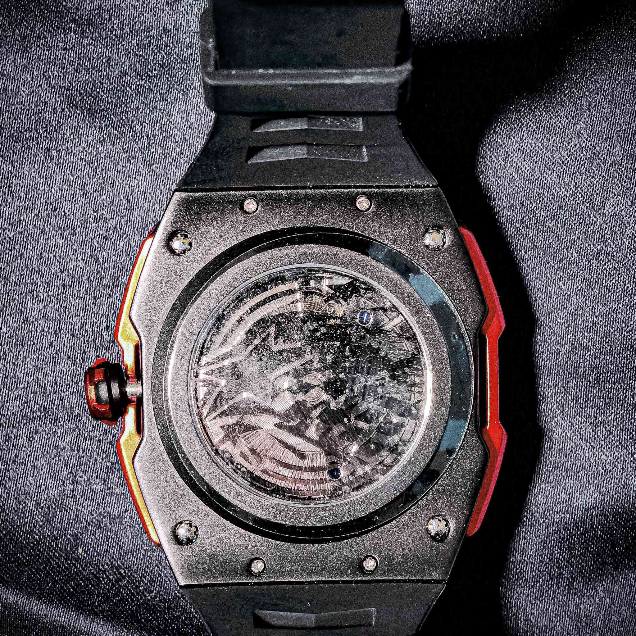 ساعه رياضيه تحفه فنيه مكينه كوارتز مينه محرك 6سلندر وياهه كامل ملحقات السعر خاص للمهتمين


**إذا كنت صاحب هذا الإعلان وتريد حذفه لأي سبب، رجاءا أرسل رسالة إلى الدعم الفني**