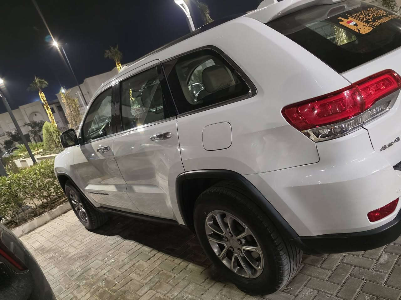 السلام عليكم جيب موديل 2015
خليجي السياره كل الي بيهه ع وضع الشركه 
داخل جلد تحكم استيرن 
فتحه سقف سلايد روف
كلشي شغال وعله وضع الشركه 
السياره بيهه صبغ باب السائق 
من يده فتح الباب وانت نازل لنهايته 
والجهه الثانيه هلال الجاملغ فقط 
اثر حكه في باب المنزل
بدون فتح أي قطعه 
وبدون تبديل أي قطعه 
والسونار موجود 
مكان السياره بغداد .حي الجهاد 
السعر 235$وبيهه مجال 
للستفسار ***********
