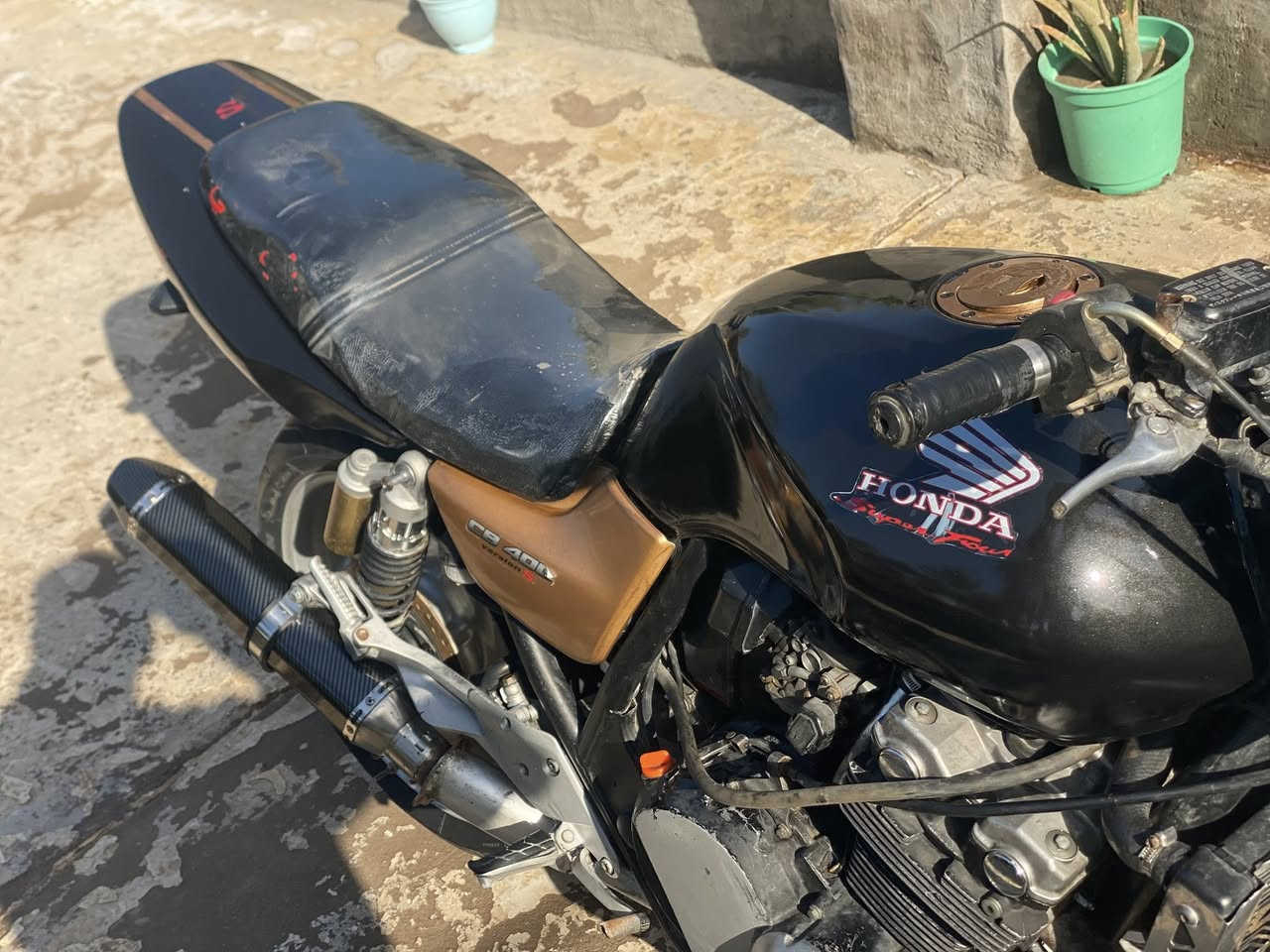 السلام عليكم
سيبي فور 400cc جيل ثاني هايبر   16 ولف 
داجه اوراق كامله مدفوع كمركً 
دراجه مكفوله من  تنقيص. و تبخير  
عليهة صالنصه كاربون فايبر 
دراجة خير من الله مال جناي 

مكان واسط صويره 
السعر  1300. وبيهة مجال
‏***********
