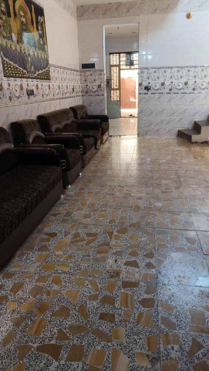 دار للبيع مساحة ١٥٠رقم تليفوني ***********مقابيل حسينية بي صالح مدينه الصدر حي طارق الوسط بطابوصرف بياض بناء حديث طابوك رفت صب اريدمراؤس بحي السفير البيت طابوصرف بغداد, العراق
