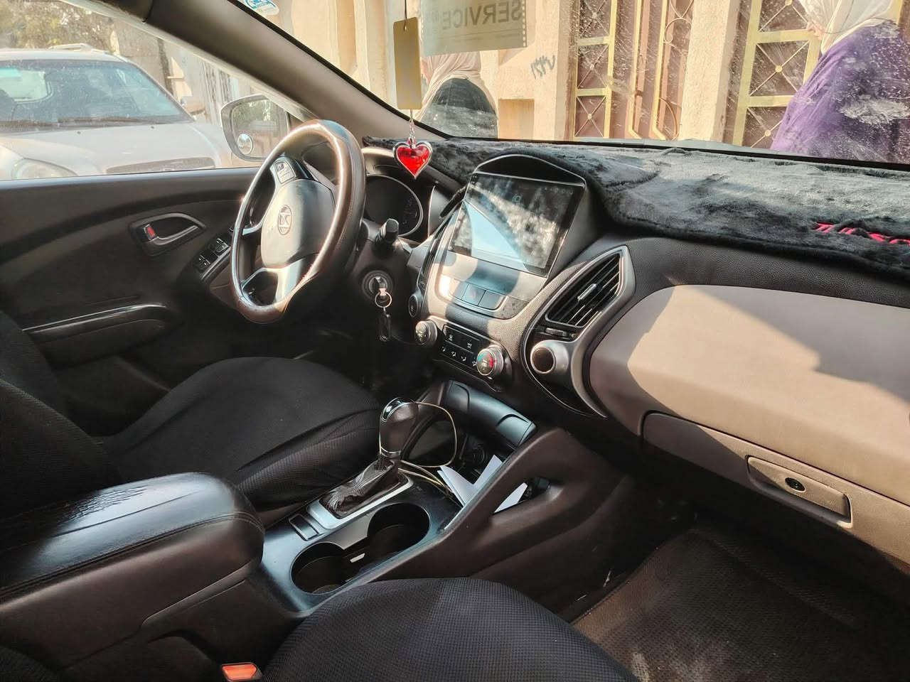 للبيع 
توكسن 2015 وارد كوري 
بانوراما 
رقم نينوئ مسطره 
محرك 4سلندر 
كير ومحرك شرط 
كير توماتيك 
ضررها صبغ قطعه واحده بوند  بدون دواخل 
شرط تحويل 
سعر 140وبيه مجال بسيط
مكان السياره موصل حي العامل 
التواصل على الخاص 
وانطيك الرقم


**إذا كنت صاحب هذا الإعلان وتريد حذفه لأي سبب، رجاءا أرسل رسالة إلى الدعم الفني**