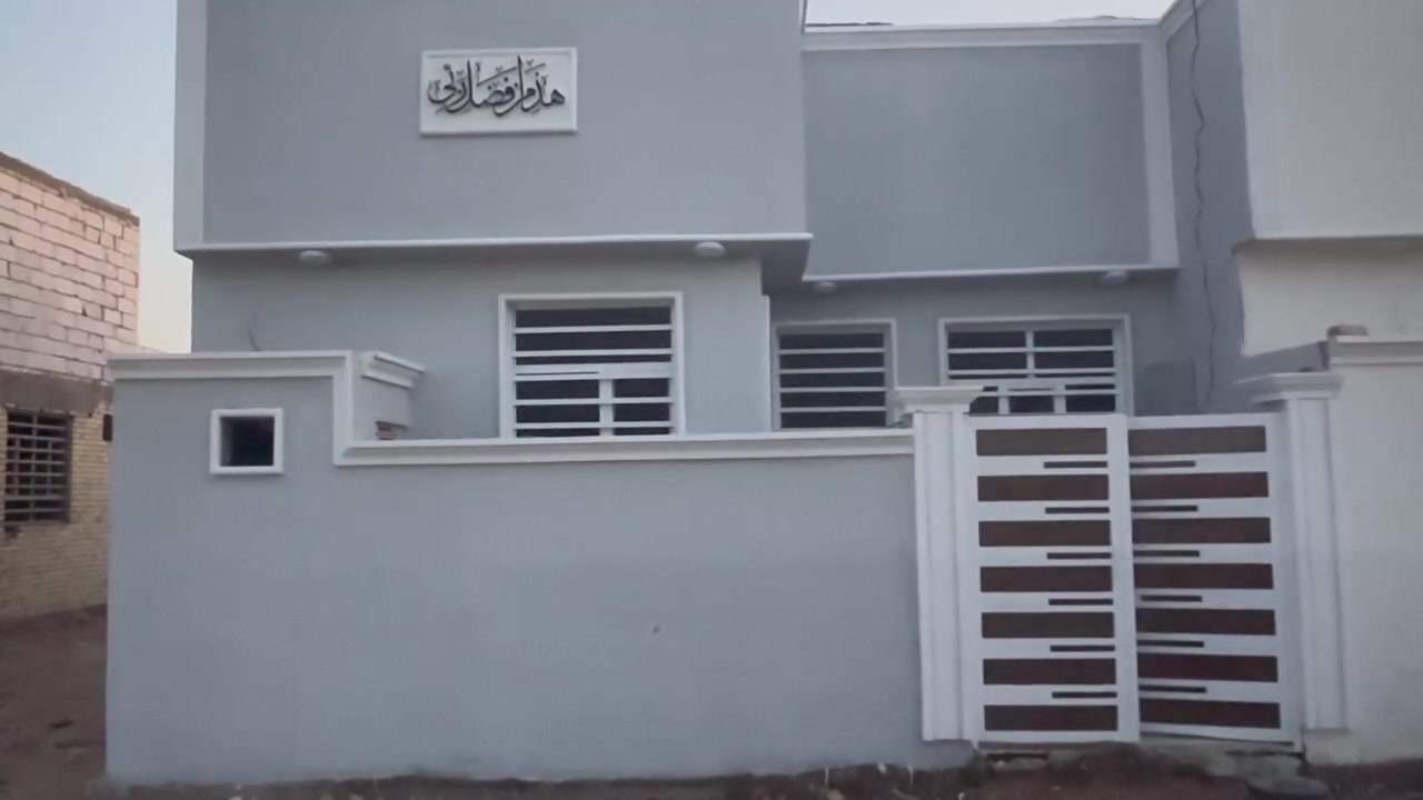 السلام عليكم در للبيع ١٠٠ م الوجهه ٧ ونص غرفتين وصاله واستقبال ومطبخ وصحيات داخليه وخارجيه بناء حديث درجه اولى باقي التفاصيل عل خاص او على الأرقام المذكوره *********** واتساب
