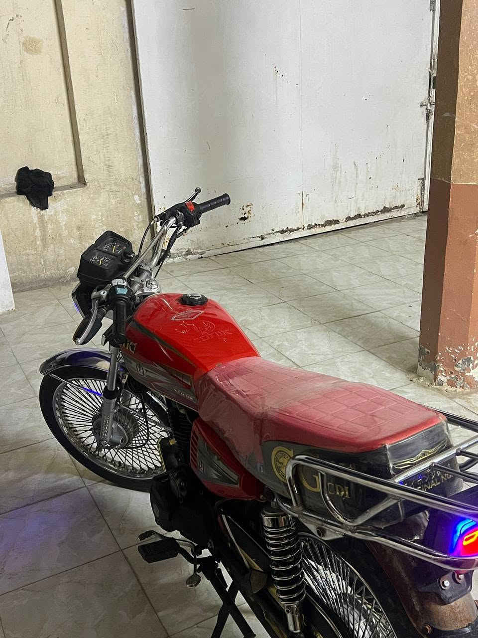 سلام عليكم شباب دراجه للبيع مديل 21 أوراق اصولي وكيله حمودي العارضي دراجه شاصي ٤ كير محوار ٥ كير دراجه كله شغاله دراجه مال جناي السعر 750 وبيه مجال مكاني نجف ابو صخير ***********
