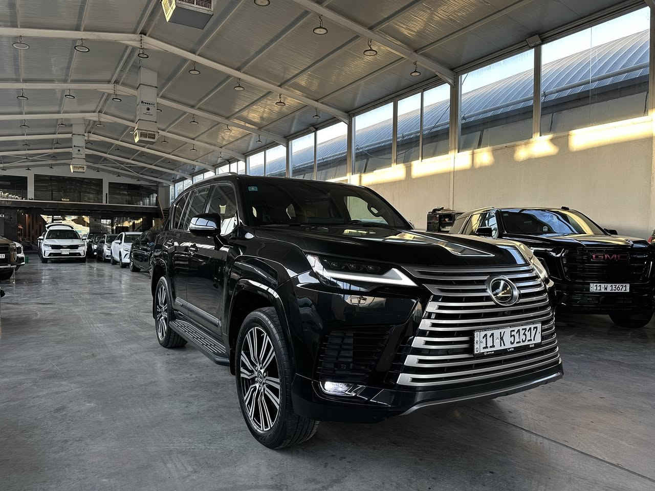 Lexus 2023 platinum 🎌 SAS 
لكزس 2023 🎌 بلاتينيوم ساس 
فول ١/١ 
كفالة عامة 
تغليف كامل المركبة ppf ✅
ضمان وكالة لكزس بغداد ساس ✅
عداد المسافة المقطوعة 38000 K/M 

📍بغداد شركة ابو ظبي چكوك قرب بوابة الكاظمية 

0771 811 1145

0781 844 4044 📞
