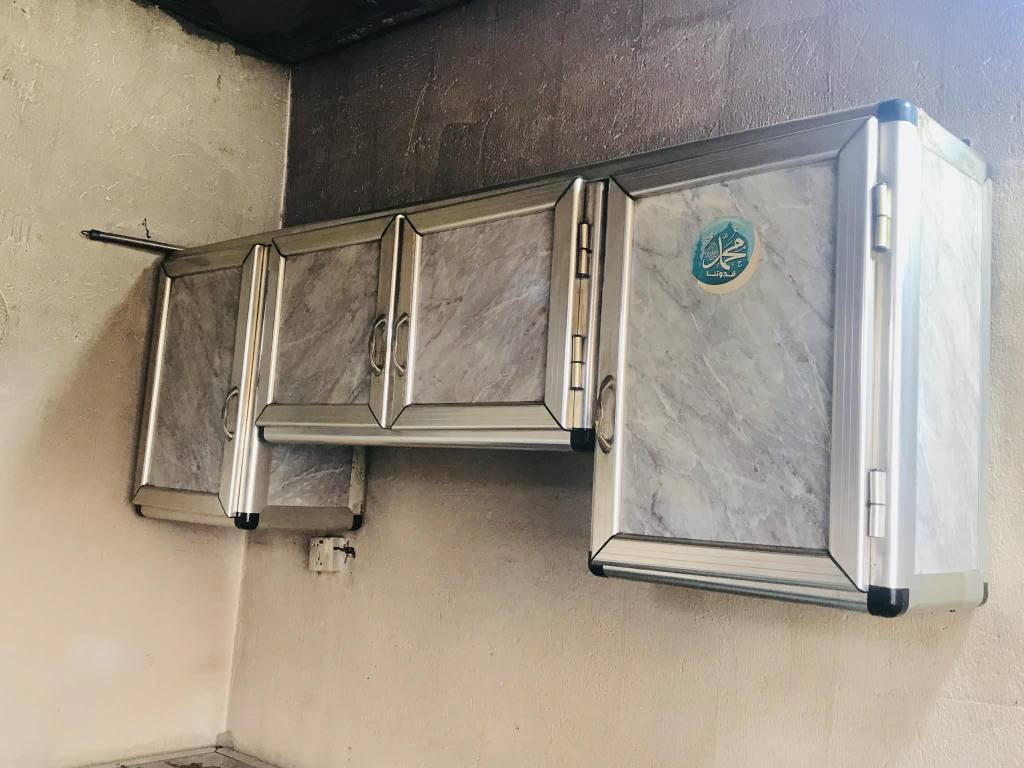 كاونتر وملحق ب 200 وبي مجال 
سنك مرمر ب 150 وبي مجال 
حمايه جديده استعمال قليل 450 وبيها مجال دهل اوران, واسط


**إذا كنت صاحب هذا الإعلان وتريد حذفه لأي سبب، رجاءا أرسل رسالة إلى الدعم الفني**