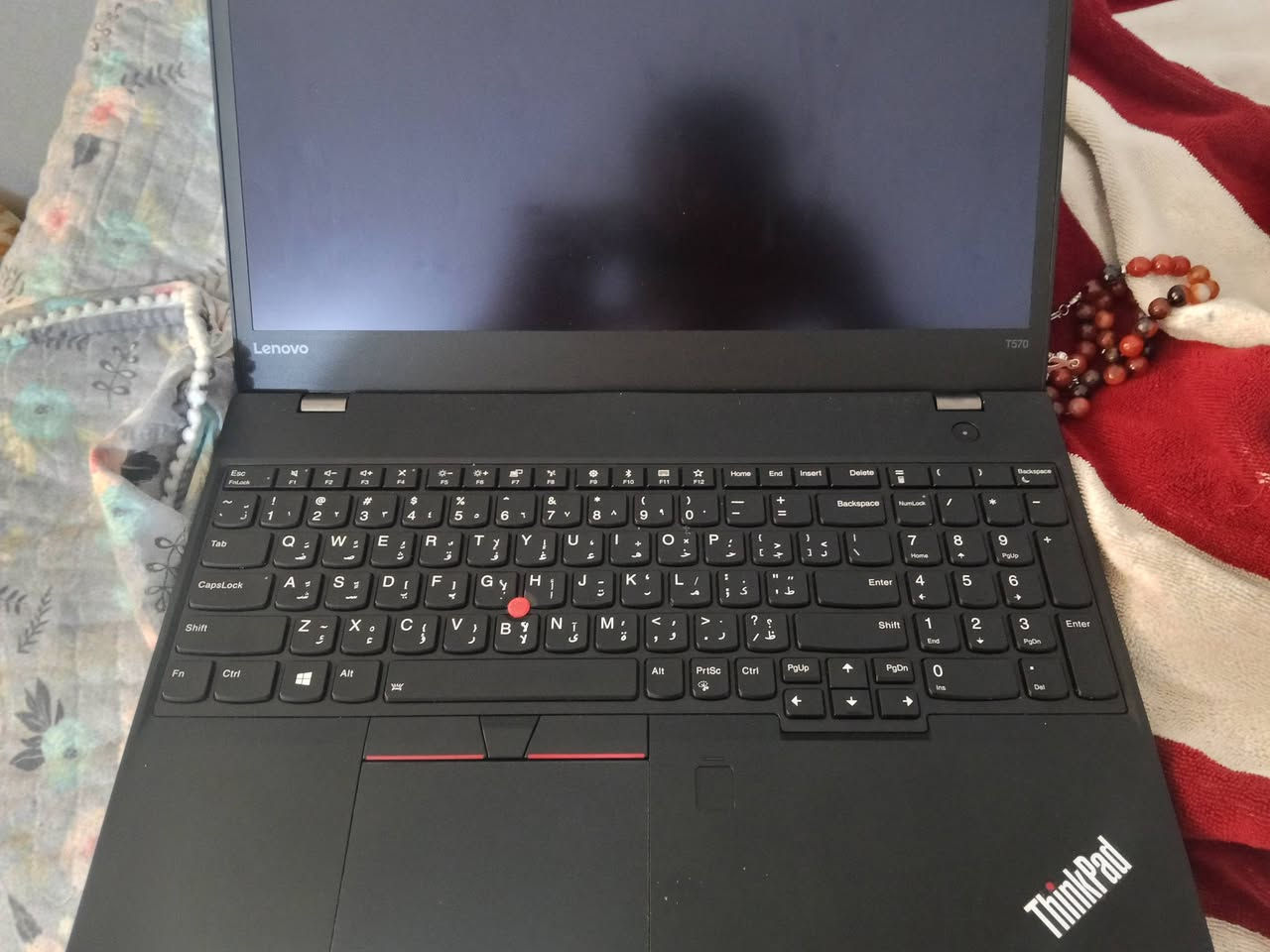 السلام عليكم لابتوب لينوفو شاشة لمس للبيع
المواصفات
 Lenovo ThinkPad T570
معالج Intel Core i5-6300U
رام 8GB
SSD
Windows 10 Pro
شاشة 15.6 لمس
يجي معاه حقيبة + ماوس 
السعر 250 الف دينار قفل
العنوان بغداد الدورة ابو دشير
للتواصل: ***********
