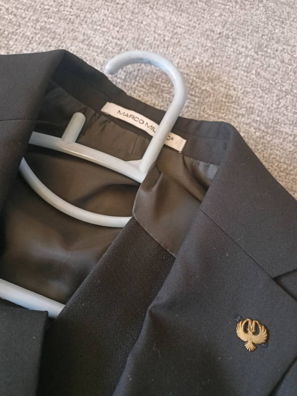 ئەم قاتە سێ پارچانە  بۆ فرۆشتن هەموی مارکەیەو یەک جار لەبەر کراوە باڵای 171 کێش تا 75


**إذا كنت صاحب هذا الإعلان وتريد حذفه لأي سبب، رجاءا أرسل رسالة إلى الدعم الفني**