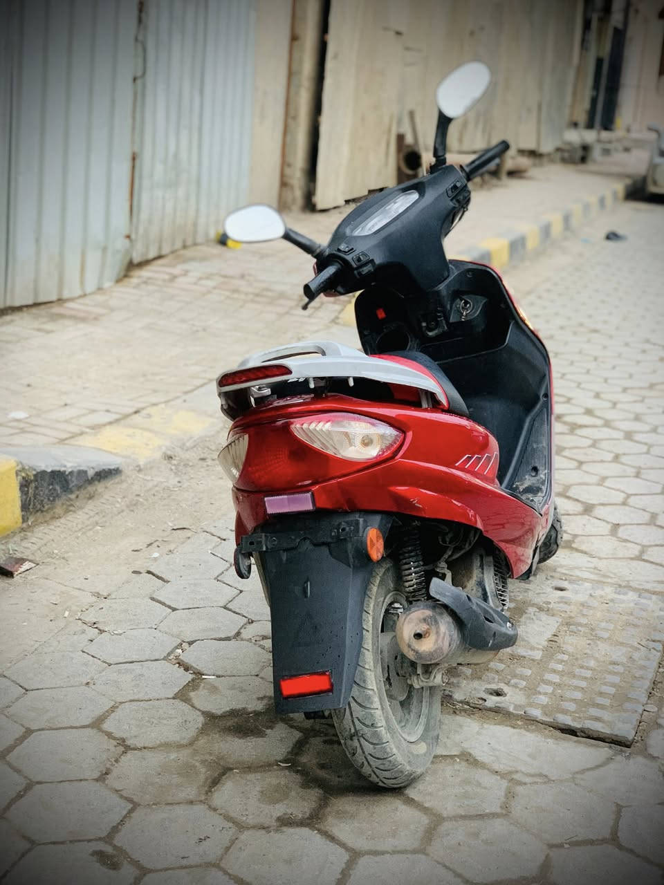 يالله السلام عليكم مستعجل علبيع درتجه سايم ابو عيون مسجل او كامل موديل 19 
تحويلك ثانيوم مكينه تمام كشر حلو كدام عينك كهربايات كلها شغاله السعر 850 او بي مجال للطيبين مكاني الرمادي شارع 17 
***********
