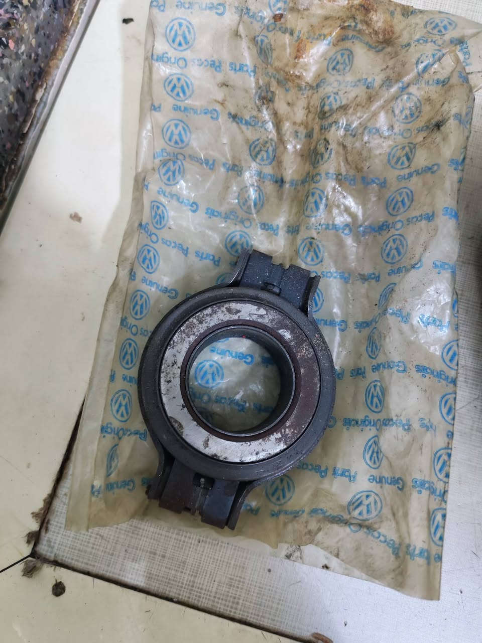 السلام عليكم غراض برازيلي
واتساب  ***********
كيجات شغاله 
صوندا تبريد  
جوينات 
كيجات مفصخه شغاله
بولبرن كلج اصلي 
كرون دعاميه ٨٣ موجود خلفي زوج وامامي بس اليسرة 
واكو هورنات اصلي مصلحات
