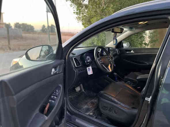 للبيع توسان موديل 2020 رقم بغداد نكليزي بسمي  تحويل مباشر كير ومحرك مكفولات تخم تاير تبريد ثلج السياره فول واحد عل واحد عده الفتحه لايت زنون تحكم حساس كشن جلد كهربائي بصمه كأمره امامي خلفي مكفوله من الضربه بيه صبغ موضح بالسونار بدون دواخل شواصي لغود كفاله فقط صبغ وارد امريكي السعر 145 وبيه مجال مكاني بغداد رقم ***********
