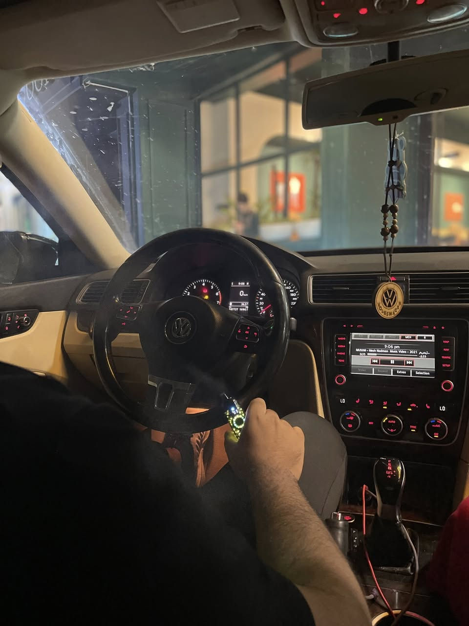 ‎للبيع او مراوس
‎فولكس واكن باسات  
‎محرك 2.500
‎وارد خليجي
فوول مواصفات
‎بصمة
كامرة
سلايد 
‎شاشة ناڤكيشن
‎سستم فايندر
‎تحكم ستيرن جهتين
‎كشنات كهربة امامية + هيتر+كشن السائق
‎ خزن ميموري
‎مثبت سرعة
‎كشافات ليد ويشتغل مع دوران الستيرن
‎الضرر بابتين عكس السائق
‎السيارة ماشية 268 الف كيلو
‎منظومة عدسة عالي وناصي
‎ولد متغير ب مازدات تحكم ب
‎تلفون
‎السيارة عليها ادامة كاملة
السعر 120$
***********
‎مكاني بغداد الاعظمية
