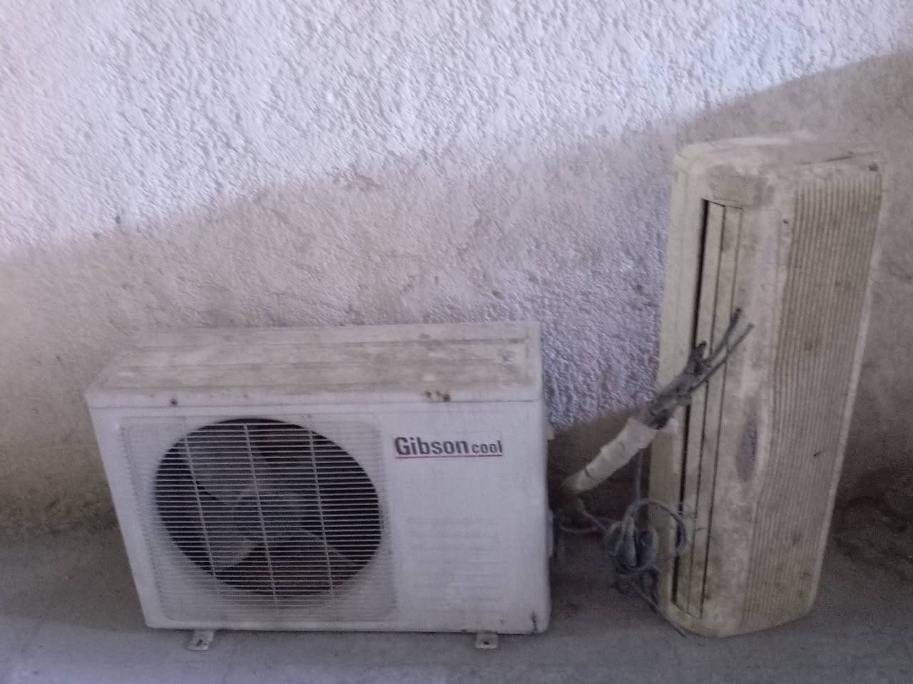 سلام عليكم عليكم غراض مستعمله نضيفه كلش للبيع بلحريه قرب الجامع المفلش للاستفسار الاتصال على الرقم ***********
