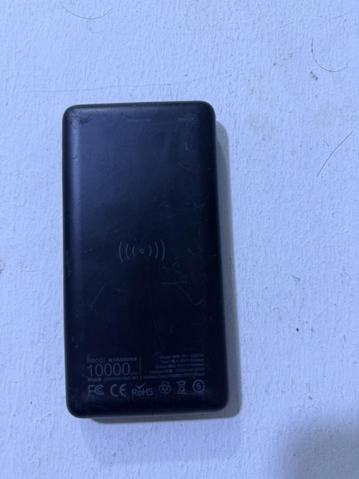 بور بنك ماركة reci نظيف. الحجم 10 الف ملي مع شحن وايرلس
السعر 15 الف مع التوصيل

***********
