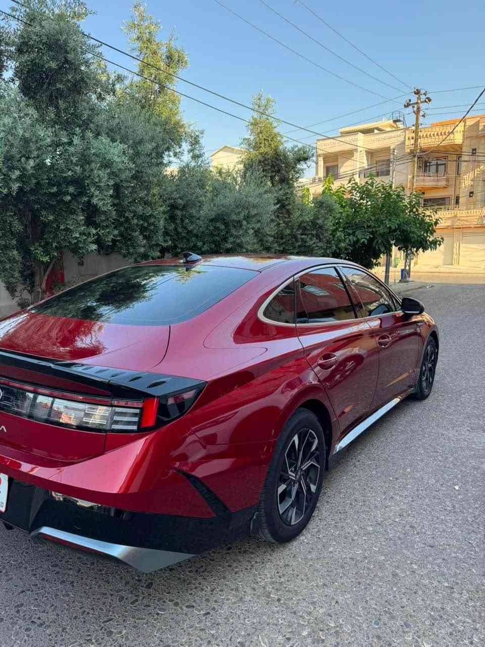 السلام عليكم اخواني الطيبين
سيارة هونداي سوناتا
موديل 2024 
وارد امريكي
لون احمر - داخل ابيض
مواصفات SEL
ماشية 26 الف ميل
ضررها شبر صبغ اسفل الصندوق والباقي مكفول 
ايرباكات سليمة
شواصي دواخل شرط سليم
تترقم شمالي
السعر 168 ورقة ومجال للطيب والصاحب خطوة علينا يجي يشوف السيارة ويدللون❤️
للاستفسار لطفاً
الأتصال على
***********  واتساب
***********  واتساب 
مكان السيارة دهوك اخوان تشرفونا والف مرحبا بيكم
ملاحظة:اعتذر من الشباب الطيبة الي يريدون اقساط ومراوس السيارة فقط نقد ابيعها اخواني الحمدانية, نينوى

