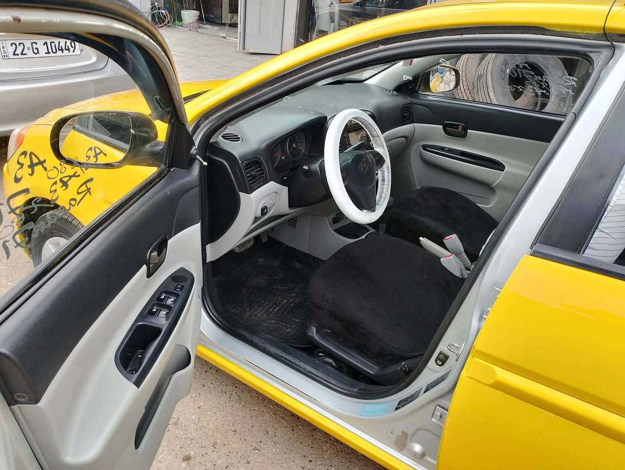 السلام عليكم ورحمة الله وبركاته
للبيع سياره اكسنت دبدوب وارد كوري 
موديل 2010
رقم نينوى انكليزي 
سنويه وهزه جديده هيئه وغرامة صفر 
شرط تحويل 
منظوم غاز 
بدون كابون 
طخم أمامي خلفي جديد 
تبريد ثلج مكيف هواء 
ضررها مبدل باب الأمامي اليمين شرط بدون داخل 
***********
