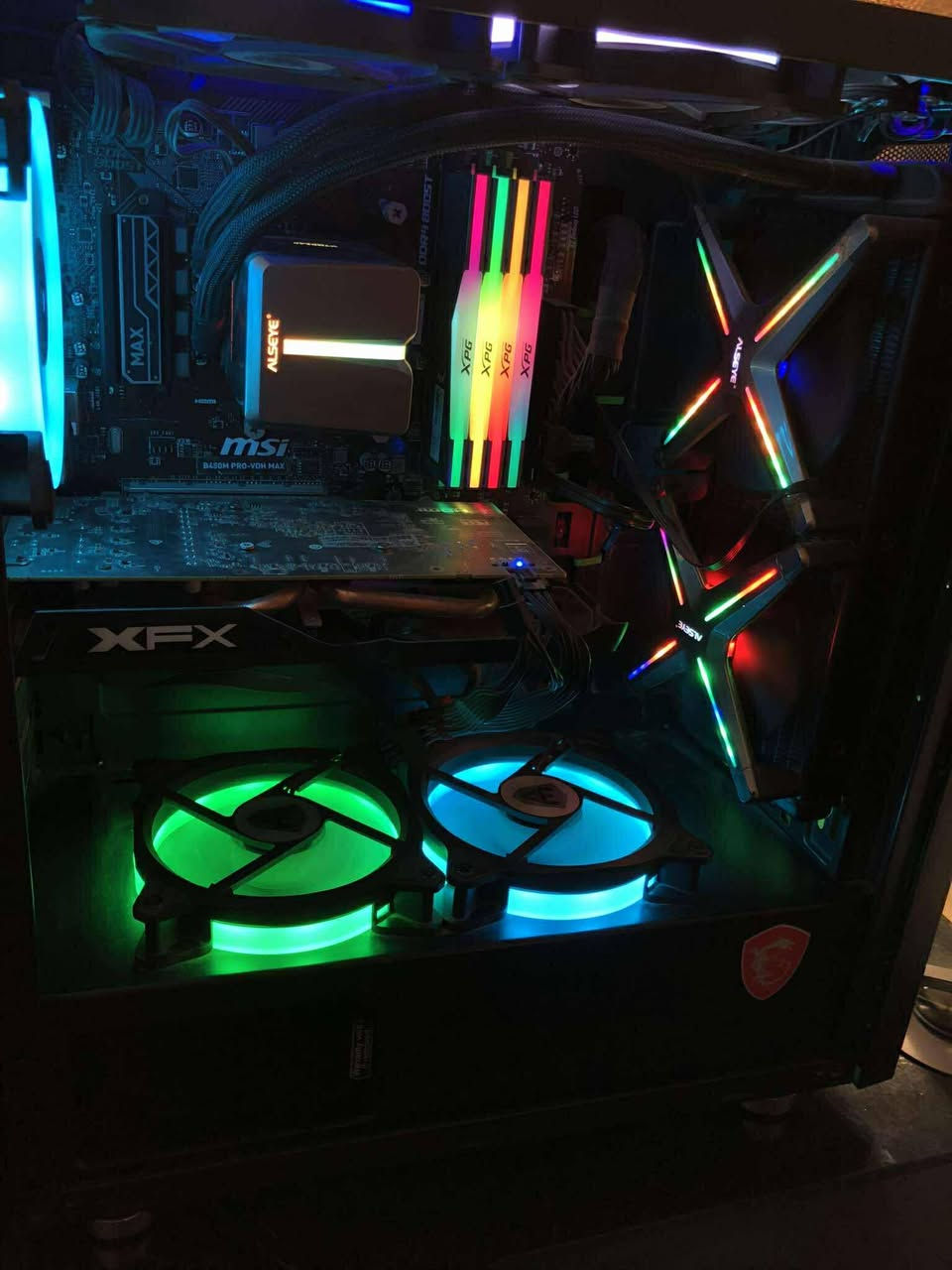 السلام عليكم
تجميعه pc للبيع استعمال قليل 

Cpu r5 3600
Gpu rx 580 xfx 
Ssd 1tb nvme
Hdd 1tb 
Cpu cooler 240ml
Mb msi b450m-vdh max
Case msi 10 fan 
Ups 1500va
Ram 32gb xpg rgb
power supply 650w
Mouse rgb
Keyboard mechanic rgb green switch 
Mouse pad msi 
Moniter dahua 100hz

السعر 650 الف قفل 
المكان السليمانية كلار
توصيل موجود 7


**إذا كنت صاحب هذا الإعلان وتريد حذفه لأي سبب، رجاءا أرسل رسالة إلى الدعم الفني**