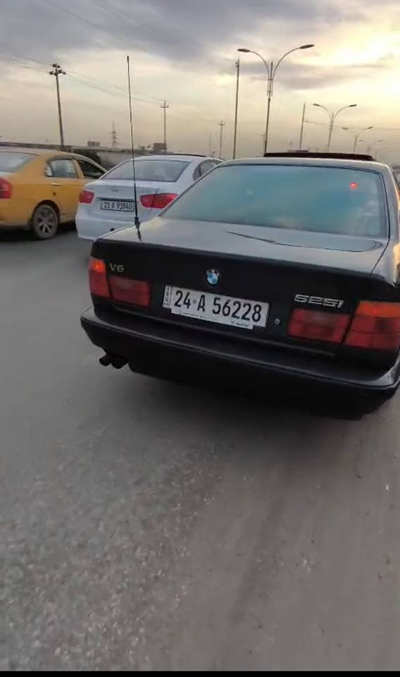 سلام عليكم رمضان كريم
بي ام موديل 1991 فول 1/1مواصفات 
محرك 6 جديد بل باكيت 
كير توماتيك 
لايتات عدسة
بدون خياس 
تنته بنرامة
عدة كاملة 
لون اسود كذابي 
رقم دهوك غرامات صفر كلو جديد
كهربائيات كلو شغال ولا كلوب بل دشبول مشتغل
اضوية كامل شغالة خارجية داخلية
بل واقع احلى منل صورة والسعر 85 وبيها مجال الشراي يجي واتساب او يتصل رقم الهاتف ‏‪***********‬‏ مكان السيارة نينوى موصل, نينوى
