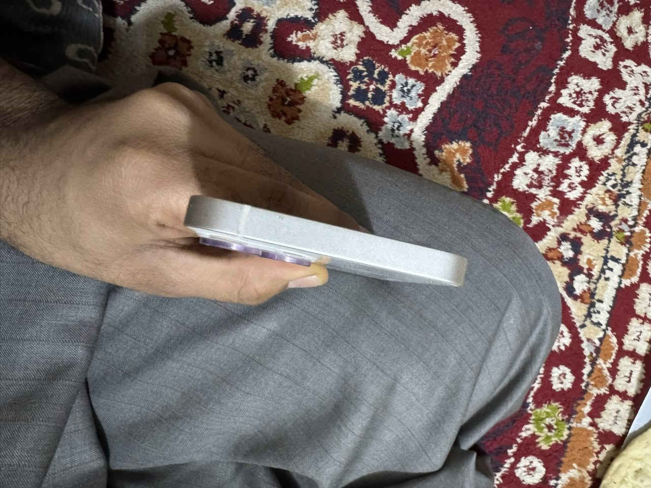 سلام عليكم 
ايفون 13 عادي 
ذكرة 128 
بطاريه ‎%‎88 نزلت سبب تحديث جديد
جهاز شخط مابيه + مكفول من كلشي 
وصل شراء موجود عندي 
وضمان صاله شهرين من خلص 
وتجي تاخذه من باب البيت واي ضمان تريد انطيه بيه عادي  
مكاني بغداد الشعلة /***********
السعر 500 وهذا سعر لان جهاز نظيف 100‎%‎ وانطيك بيه ضمان اذا تريد
