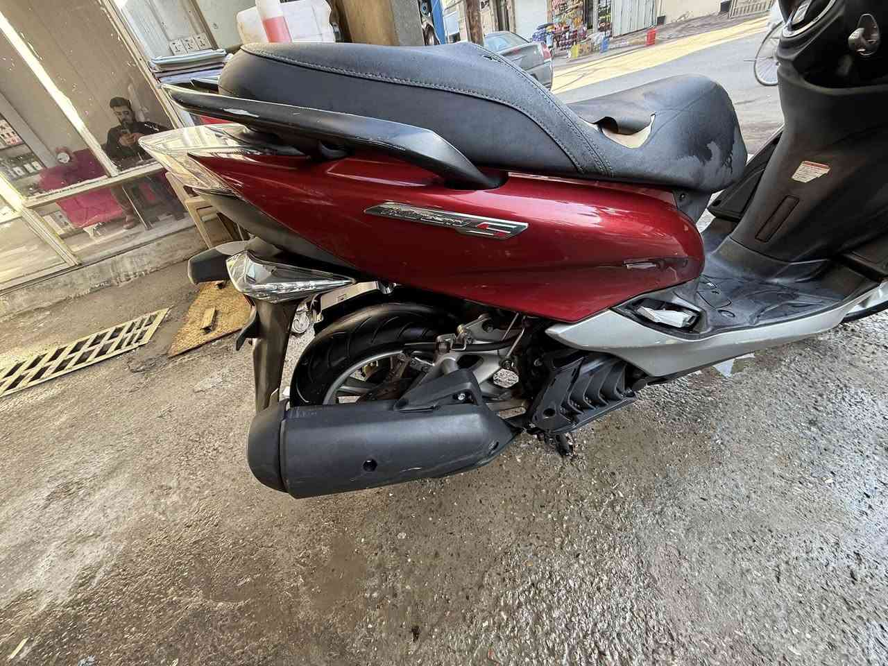 السلام عليكم لل بيع ماجسته ليت زنون الدرجه خير من الله الدرجه المحرك  مكفول كفله عامه بدون تنقيص بدون تبخير  داجه نضيفه  محرك 155 معدل لكتروني  ماشيه ٥٠ لف  مكان بغداد الكريعات ١،٥٢٠ مليون خمسميه  وعشرين وبيه مجال بسيط لل شراي  الرقم المتوجد ***********
