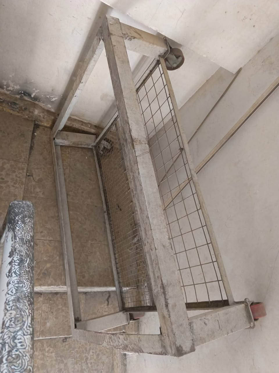 السلام عليكم

للبيع حمالة تصير جوة الفرن و تحمل 35 صينية هي حمالة وهي عربانة 

الدورة ابودشير ***********
