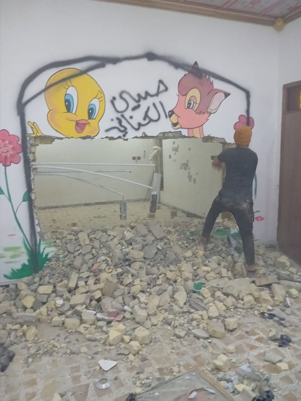 سلام عليكم هذا شغلي اخذ كباله تفليش تنكير قلع كاشي 
صب ارضيه لبخ بتلوات تنظيف بيوت كلشي اشتغل
 ول توفيق من الله
مكاني/العماره/ابو رمانه.     ***********.... ابوعلي
شغل نظيف درجه اولى 
ارجو رفع المنشور
