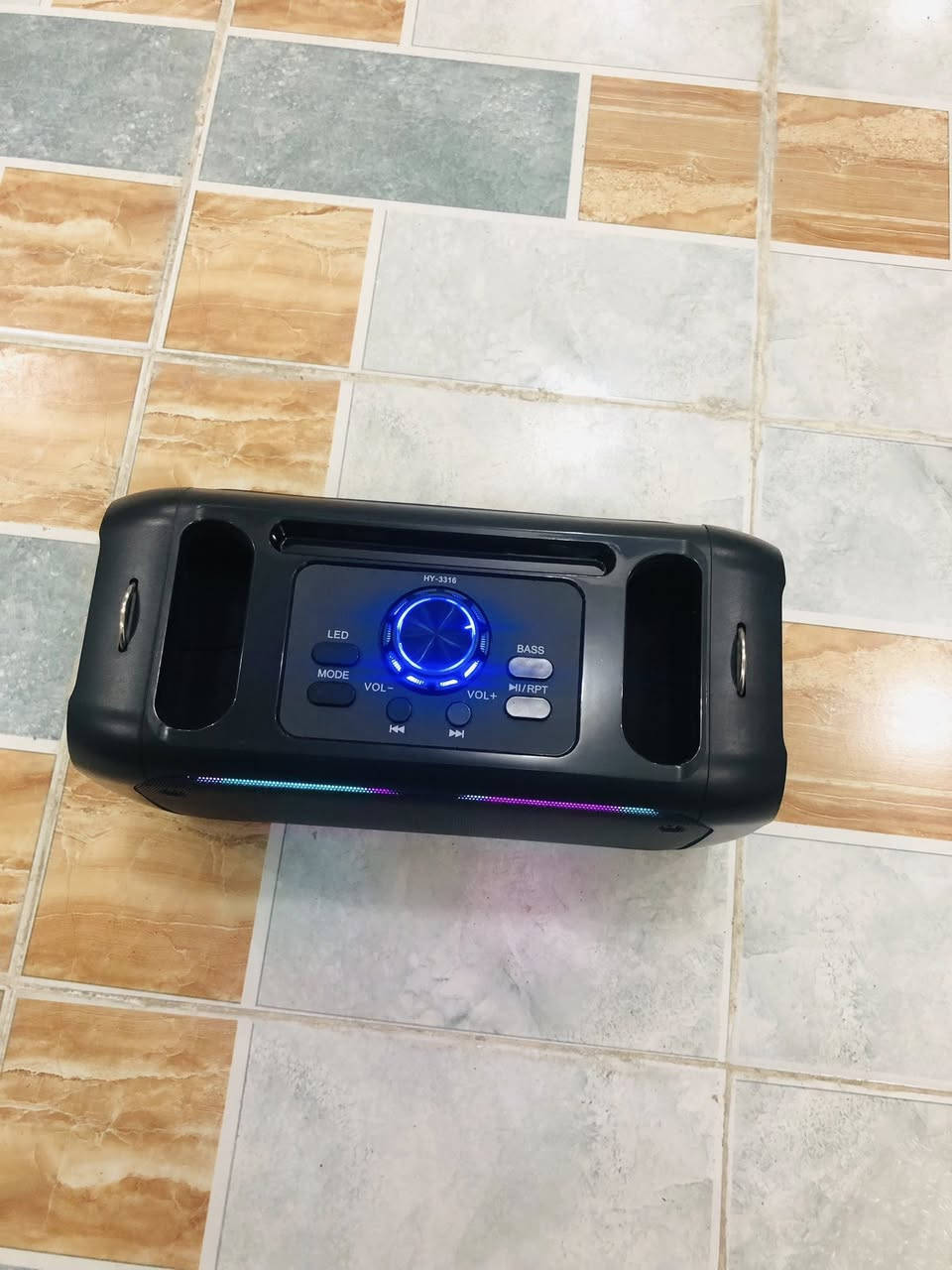 سبيكر صوت عالي
شحن تايب سي 
يستقبل مايك ورام وفلاش 
اضاءة RGP


**إذا كنت صاحب هذا الإعلان وتريد حذفه لأي سبب، رجاءا أرسل رسالة إلى الدعم الفني**