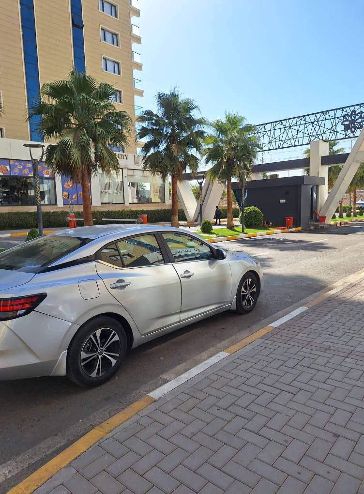 للبيع سيارة نيسان سنترا موديل ٢٠٢٠ وارد امريكي لون سلفر فول مواصفات عدا الفتحة مواصفات SV السيارة بي بابين وجاملغ خلفي صبغ  و الباقي مكفول ماشي ٥٣ الف فقط كير و محرك مكفول و ما مفتوح حجر صالنصة و الرادار موجود سنوية جديد رقم جديد زينكة مدفوع هزة جديد يعني ربع دينار مصرف مابي بسمي السيارة شرط التحويل و الوكالة 
مواصفات 
بلاجكتور 
ويل كروم اسود 
حساس 
رادار ٣٦٠ درجة 
بصمة أبواب + تشغيل 
كشنات جلد 
داخل مشمشي 
كشن جك 
تحكم ستيرن فول + تحديد سرعة 
٤ جامات كهرباء + مراية كهرباء 
أنظمة قيادة ECO + NORMAL 
شاشة كاربلي + كامرة دوارة 
شاشة اعطال (ديجتال) 
تحكم بالاضواء الداخلية 
كير اتوماتيك 
محرك ٢.٠ دوش 
و بعد مواصفات هواية مكان سيارة اربيل سعر ١٢٥ و بي مجال بسيط رقم موبايل اتصال او واتساب
*********** أربيل, العراق
