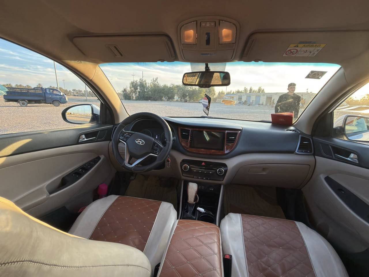 السلام عليكم توسان 2018 خليجي محرك 2000  لسياره مكفوله كير ومحرك مابيها صبغ مكان السياره ديالى ***********
