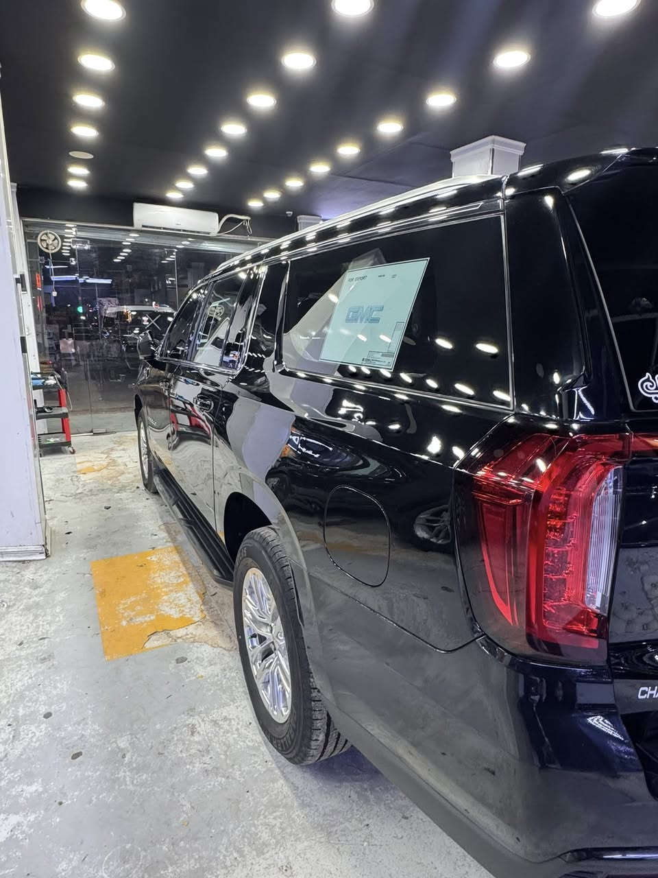 السلام عليكم شباب GMC 2021 أمريكيه ل بيع حادثها شبر بل جاملغ الخلفي الكنر السياره جديده جاهزه صدر امامي خلفي تخم تاير هزه جديده السياره باسمي تحويل ثاني يوم اي نقص مابيها كبل شغل واطلع ع باب الله بيها خط بغداد أربيل النهضه شاشه جبيره الاستفسار اتصال ع رقم *********** مكلف بل نشر
