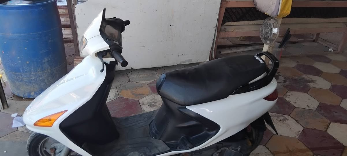 دراجه فحل حاويه برغي مافتوح بيهه صار شهرين من اخذتهه لبيع الديوانيه الدغاره ***********
